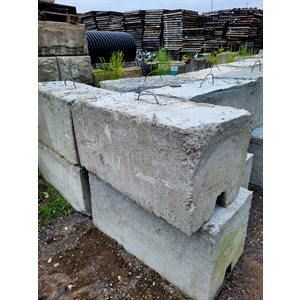BLOC DE BETON BRUT 2X2X4 24PO X 24PO X 48PO - 1065KG